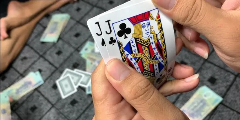 Cách xào bài gian lận – Bí mật của những tay chơi cao thủ 4 Các cách xào bài gian lận của những tay chơi cao thủ